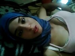 Adria Rae a l'air ravissante pendant que Pecker lui martèle la chatte et la bouche french porn amateur