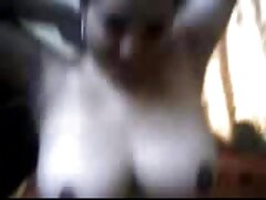 Une patronne brune bien équilibrée french porn amateur se fait lécher la chatte par son assistante mignonne