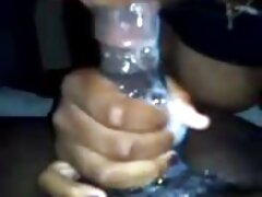 Une ado chaude avec des chaussettes arc-en-ciel s'amuse avec deux gros mecs video porno amateur français