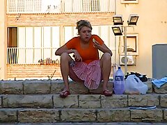 Kat Dior est porno french amateur une petite fille pomponnée prête à chevaucher une bite