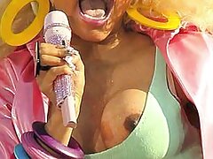Une fille porno amateur italien grossièrement enculée adore être étirée par l'anus