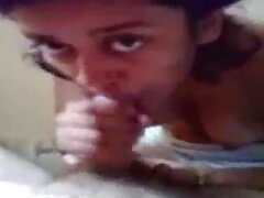 Deux femmes amatrice française video chaudes font un peu de bite perverse à sucer avec un sourire chaud