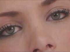 La star du porno MILF bien roulée Raylene french porn video amateur se prend une grosse bite dans sa belle chatte
