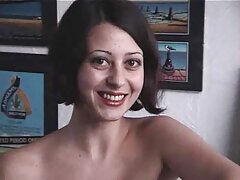 Une videos amateurs francaises vieille lesbienne montre des talents de léchage de chatte à une jolie ado hongroise