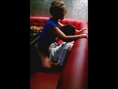 Deux video x amateurs gratuit dames aux cheveux blonds et bruns font un trio