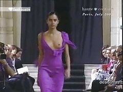 Un video amateur française mec chauve avec une grosse bite baise une prostituée chaude anale