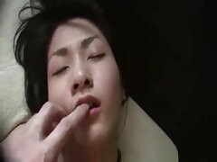 Une rousse avec une chatte sexy se fait pénétrer par le mec porno amateur allemand excité
