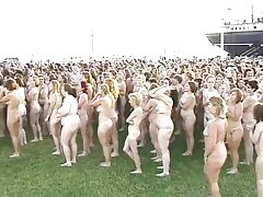 Blonde est porno amateur vf avec son amant, sur lui, sentant sa bite en elle
