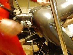 Une fille a l'air sexy devant la caméra en train de porno amateursfrançais se faire enculer et de recevoir une éjaculation