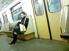 Une brune mature ouvre ses longues jambes sur le bureau pour video amateur français porno se faire baiser