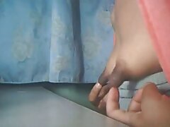 Beauté nue en talons hauts noirs se site amateur porno français masturbe sensuellement