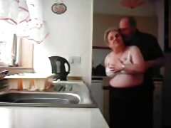 Le sol est un endroit aussi bon porno mateur francais que n'importe quel autre pour baiser une brune excitée