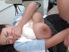 Une femme profite de l'absence de son mari et couche avec son beau-fils amatrice x française