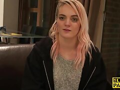 Une délicieuse star du porno amoureuse de l'anal avec des video x amateur tatouages ​​se fait lécher
