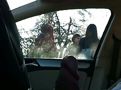Une video x amateur salope maigre qui aime baiser sur la table de massage est heureuse