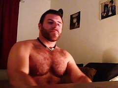 Une brune et sa maîtresse blonde font l'amour sexe french amateur lesbien avant le dîner