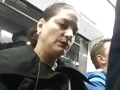Une brune qui aime sucer fait plaisir à deux grands hommes à la vidéo x amateur français fois