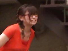 Fortune sourit à une femme aux gros seins dont la amateur francais trio chatte poilue perce une jeune bite
