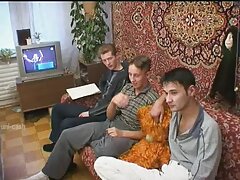 Deux besties asiatiques petites couple francais amateur et mignonnes percées par un garçon blanc