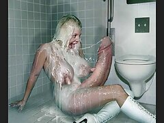 Jeune blonde se fait défoncer française porno amateur par ce mec chauve