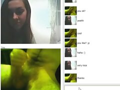 Une brune au visage sexy manipule amatrice gorge profonde une grosse bite bien dure