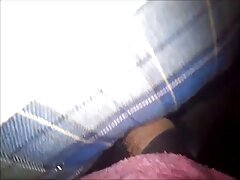 Une fille active est charnelle avec un caméraman paresseux qui aime chevaucher des bites pornoamateurfrançais