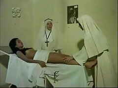 Une fille video x amateurs gratuit avec des lunettes jambes son homme enfonce son petit cul serré