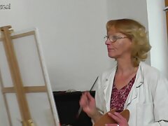 Une brune cherche une alliance et vidéo porno amatrice trouve deux grosses bites noires