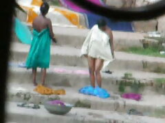 Une brune à la chatte rasée lèche une bite en se faisant lécher sexe amateurfr