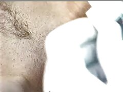 Une fille naturelle aux gros seins chevauche une bite dans la buanderie pour video amateur sexe français passer le temps