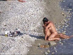 Une blonde video porno french amateur gracieuse expose son corps huilé et se fait baiser devant la caméra
