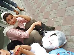 Une amateur de sexe français blonde impérieuse fait l'amour lesbien avec une maîtresse soumise