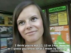 Deux lesbiennes secouent leurs gros culs et elles porno amateur française sourient aussi