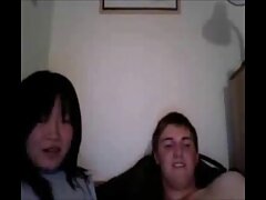 Une blonde qui aime french video amateur sucer est à genoux dans son uniforme