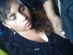 Une bombasse qui aime le black french amateur sexe anal manipule une grosse bite en érection