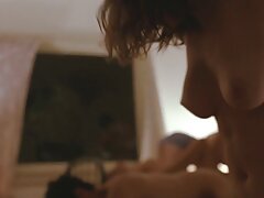 Une fille aime les manières amateurfrancais video effrontées d'un mec qui lui fourre une bite dans le cul