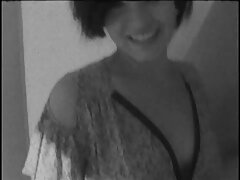 Une rousse fiste le trou du cul de cette brune sextape amateur gratuite salope