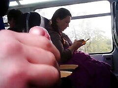 Une adolescente russe amateurpornofrancais se déshabille et se masturbe en vidéo solo