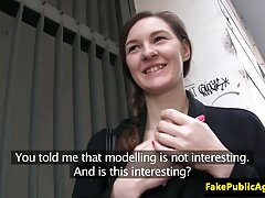 Une jeune fille russe sexy participe à l'audition site amateur porno français anale de Rocco Siffredi