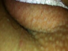 Une belle femme qui aime faire la pornoamateurfrançais fête suce une bite avec un peu de convoitise
