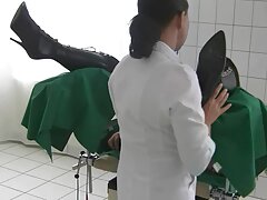 Plantureuse femme asiatique en bas blancs percée par deux tiges dures vidéo porno française amateur