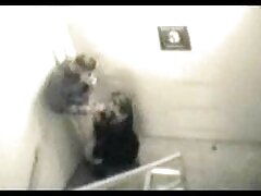 Une fille excitée entre dans la cuisine pour se amateur français x masturber la chatte rasée