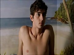 Une blonde luxueuse et son beau-fils amateur french xxx profitent du sexe au bord de la piscine