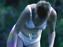 MILF montre à sa belle-fille quelques fellation francaise amateur astuces utiles dans le sexe