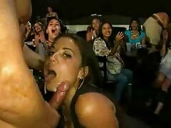 Une ado sort pour des aventures et en trouve avec amateur français sexe un mec qui la baise
