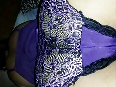 Une bimbo aux seins fins est dans french mature amateur sa lingerie au bureau, se fait baiser