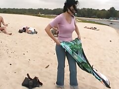 Une nana sent une bite entrer dans son porn french amateur cul et ça la rend heureuse