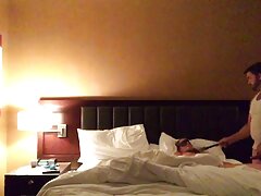 Brandi Love joue le rôle d'une prof amatrice française se masturbe coquine qui baise une étudiante