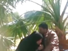 Un copain dominant pénètre brutalement amatrice cougar française une petite salope sur un canapé