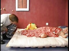 Poussin ébène en bas blancs chevauchant si bien une bite porno amateur allemande formidable